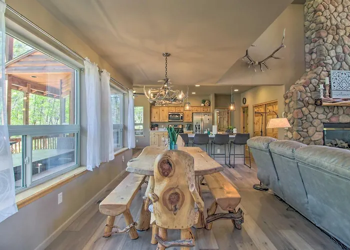 Wooded Hideaway! Spacious Show Log * Show Low