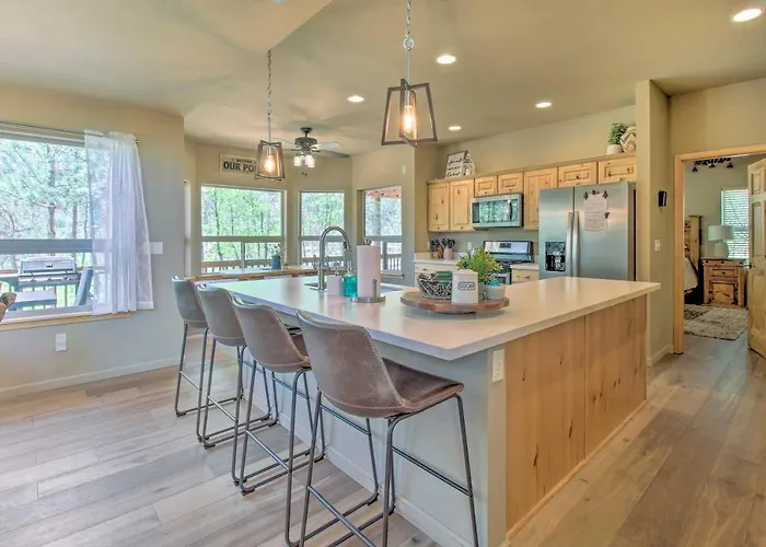 Wooded Hideaway! Spacious Show Log * Show Low