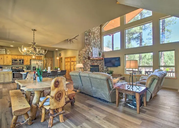 Wooded Hideaway! Spacious Show Log