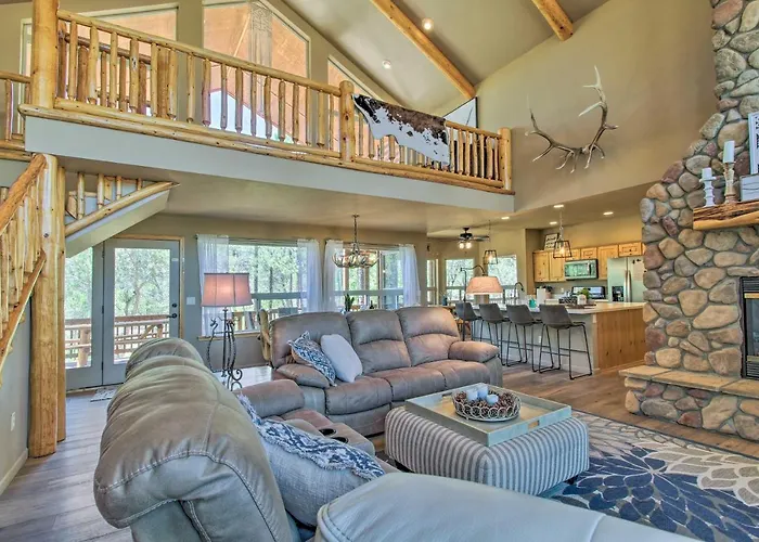 Wooded Hideaway! Spacious Show Log * Show Low