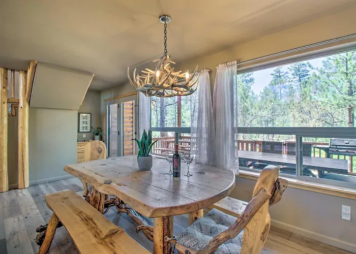Wooded Hideaway! Spacious Show Log Holiday home