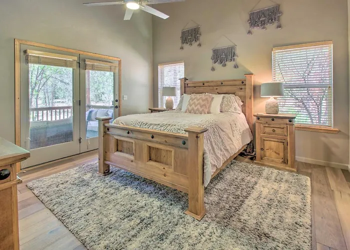 Holiday home Wooded Hideaway! Spacious Show Log