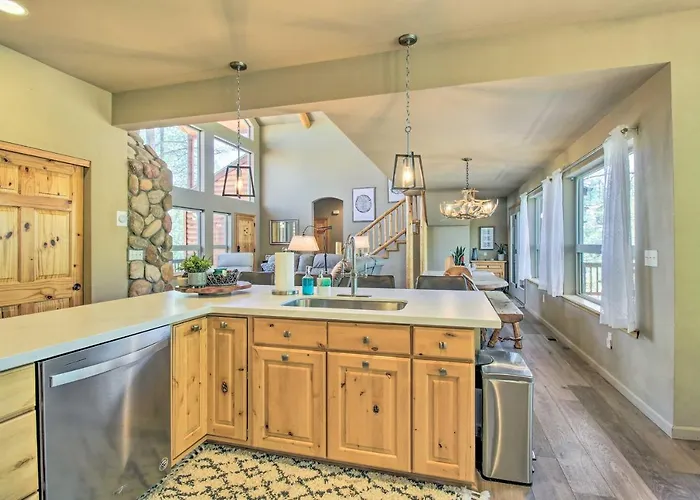 Wooded Hideaway! Spacious Show Log Holiday home *