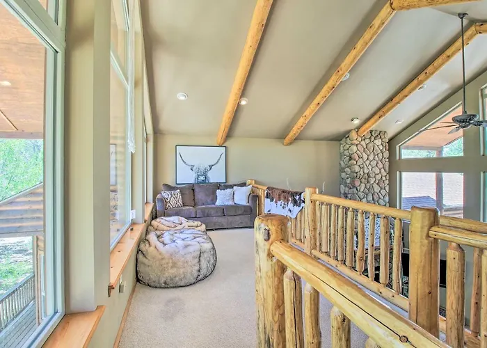 Holiday home Wooded Hideaway! Spacious Show Log *