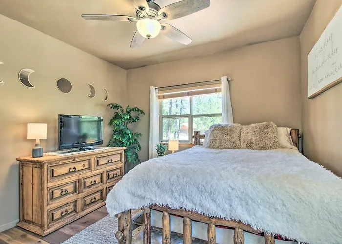 Holiday home Wooded Hideaway! Spacious Show Log