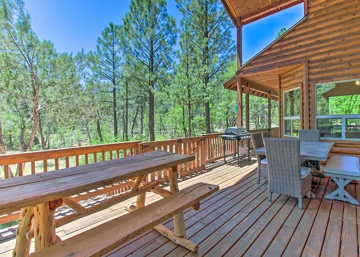 Wooded Hideaway! Spacious Show Log