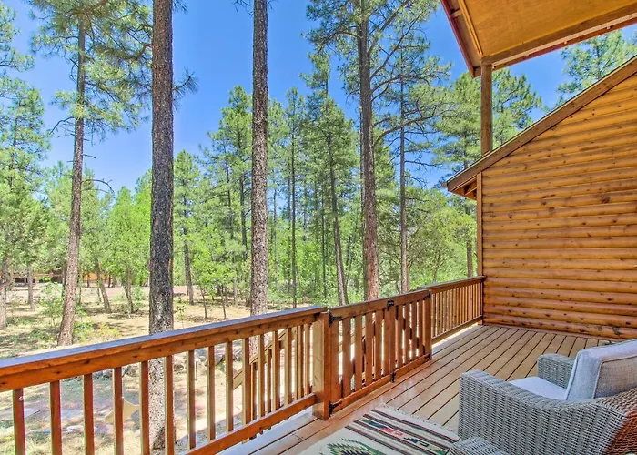 Wooded Hideaway! Spacious Show Log Holiday home Show Low