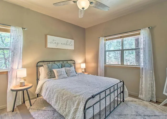 Wooded Hideaway! Spacious Show Log *